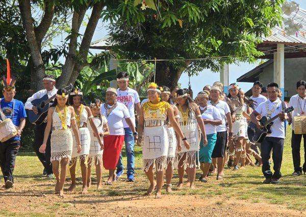 Una alegre celebración de la fe y la cultura en Aishalton