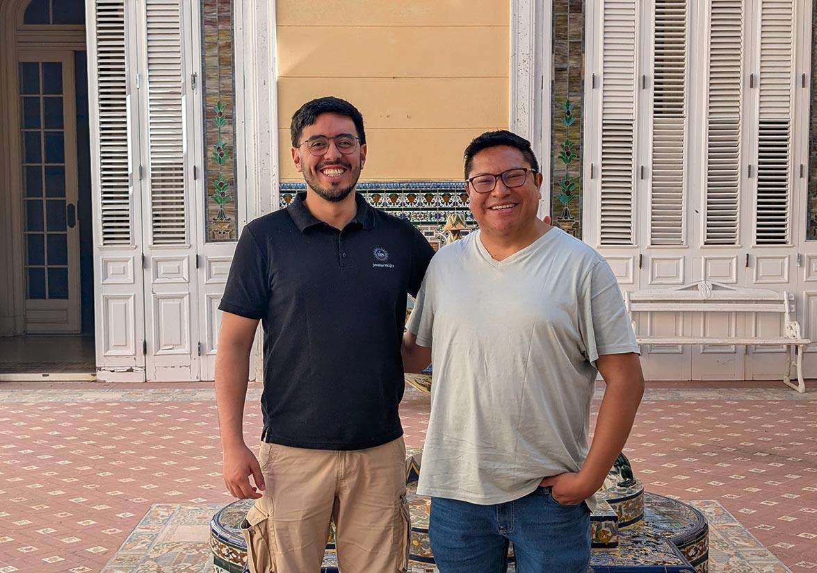 Dos estudiantes jesuitas