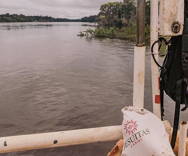 Vista de río desde embarcación