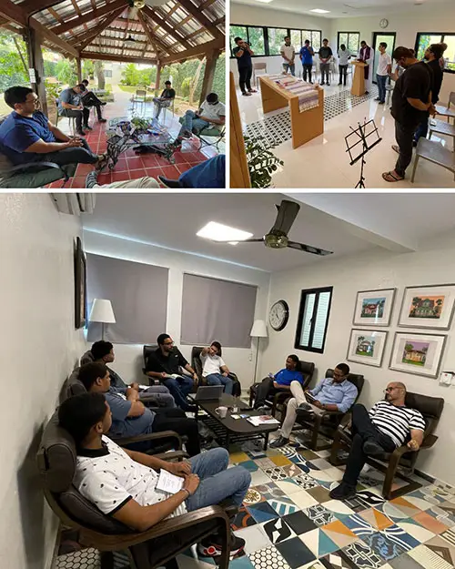 Varones adultos en una eucaristia y en reuniones